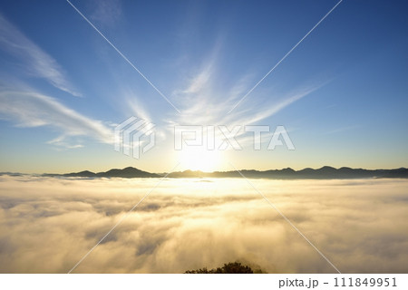 黒井城跡からの篠山盆地の丹波霧（雲海） 111849951
