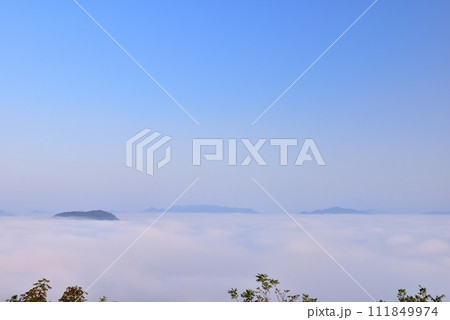 田之原展望台からの美郷町の雲海 111849974