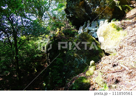 多良岳 登山道の仏像 多良岳 登山道の仏像 111850561