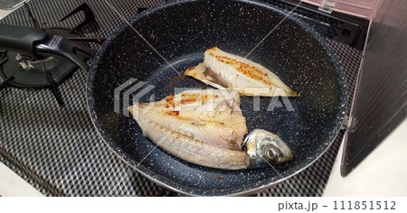 アジの開きのフライパン焼き 111851512
