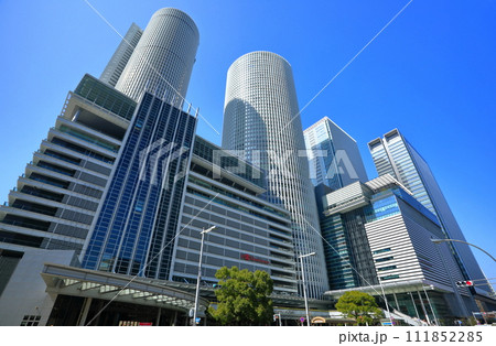 【愛知県】晴天のJR名古屋駅前風景 111852285