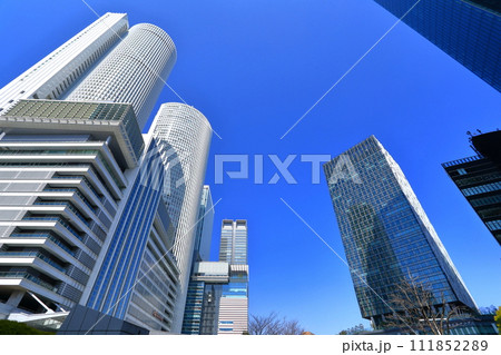 【愛知県】晴天のJR名古屋駅前風景 【愛知県】晴天のJR名古屋駅前風景 111852289