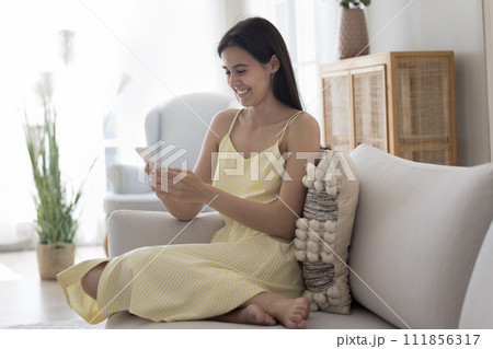Pretty young woman read pleasant news on smartphone 111856317