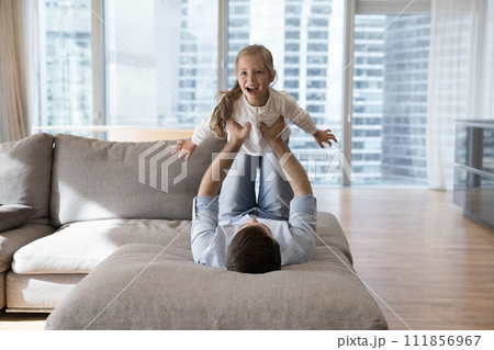 Father playing with daughter on leisure in modern apartment 111856967