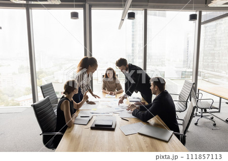 Diverse project team planning work strategy on meeting 111857113
