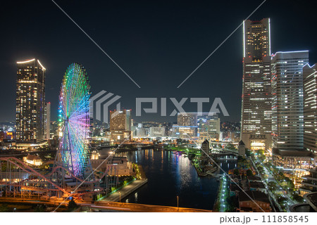 横浜みなとみらいの美しい夜景 111858545