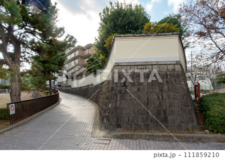 兵庫県伊丹市の有岡城跡 兵庫県伊丹市の有岡城跡 111859210