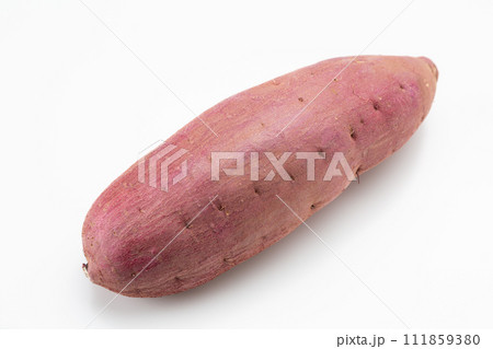 白バックのさつまいも・シルクスウィート 111859380