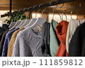 ハンガーにかかっているセーター2 111859812