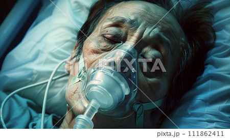 酸素マスクを付けた男性患者 111862411