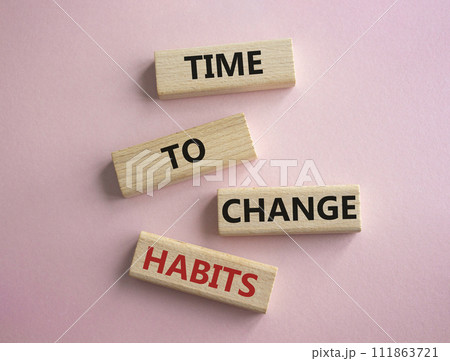 Time to Change Habits symbol. Wooden blocks with words Time to Change Habits. Beautiful pink background. Psychology and Time to Change Habits concept. Copy space. 111863721