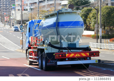 粉粒体運搬車（バルク車） 111866891