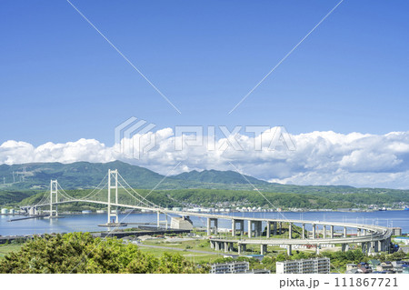 祝津公園展望台から白鳥大橋　室蘭市 111867721