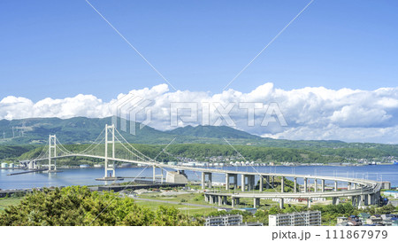 祝津公園展望台から白鳥大橋  16:9   室蘭市 111867979