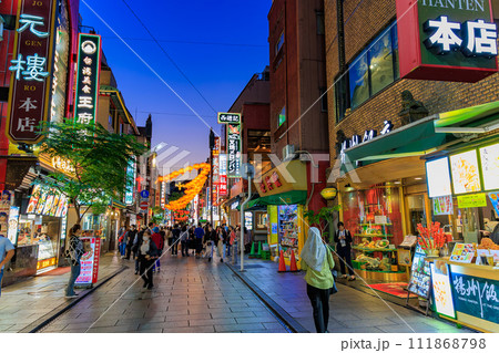 神奈川県 横浜市 横浜中華街(中華街大通り)夜景 神奈川県 横浜市 横浜中華街(中華街大通り)夜景 111868798