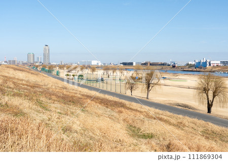 荒川河川敷 鹿浜橋緑地周辺 荒川河川敷 鹿浜橋緑地周辺 111869304