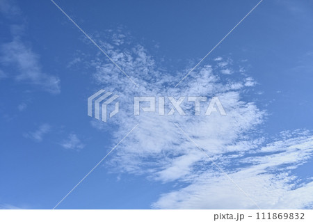 冬から春へ移行中の空と雲 冬から春へ移行中の空と雲 111869832
