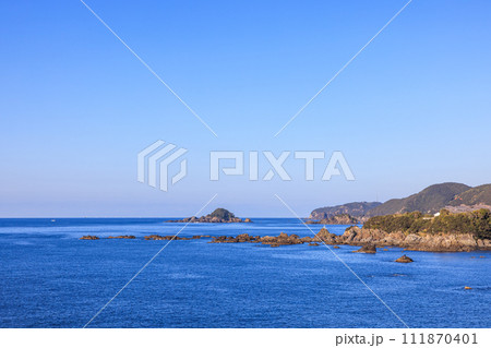 県立江住海岸公園からの朝風景 和歌山県すさみ町 県立江住海岸公園からの朝風景 和歌山県すさみ町 111870401