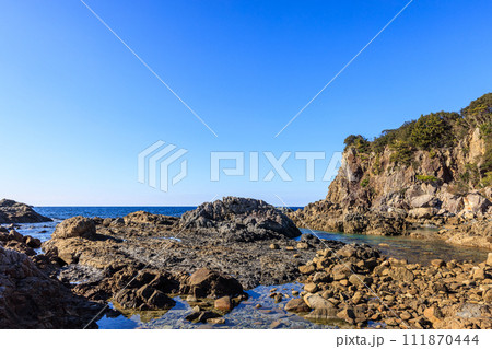 県立江住海岸公園からの朝風景　和歌山県すさみ町 111870444