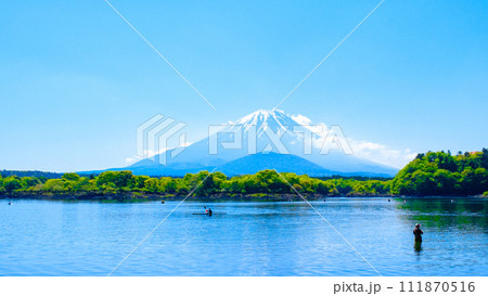 精進湖から望む富士山（5月） 111870516