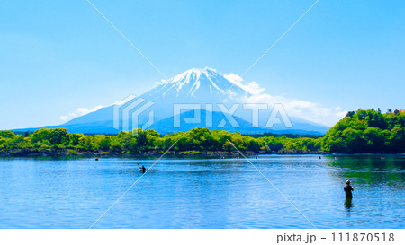 精進湖から望む富士山（5月） 111870518