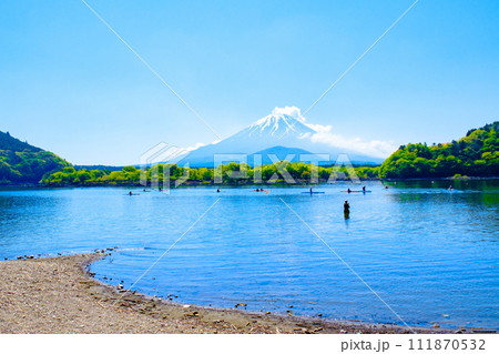 精進湖から望む富士山(5月) 精進湖から望む富士山(5月) 111870532