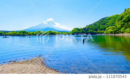 精進湖から望む富士山（5月） 111870543