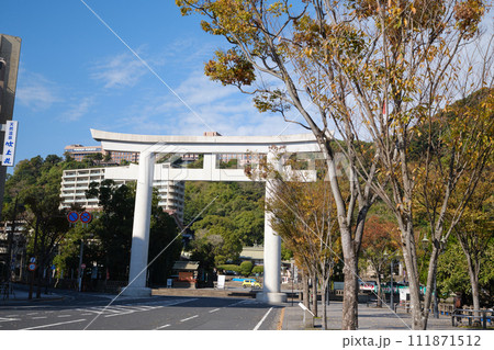城山の前にある照国神社の鳥居 城山の前にある照国神社の鳥居 111871512
