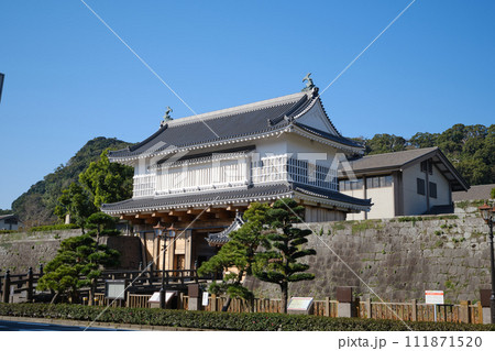 晴れの日の美しい御楼門の風景 晴れの日の美しい御楼門の風景 111871520