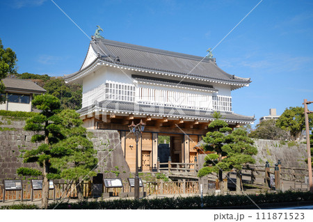 秋の御楼門の景色 秋の御楼門の景色 111871523