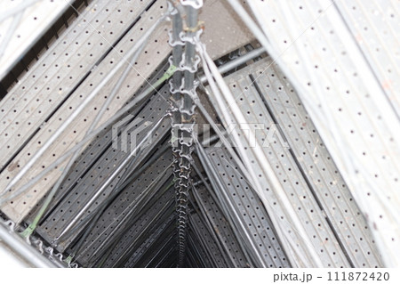 高層階から見た仮設足場 高層階から見た仮設足場 111872420