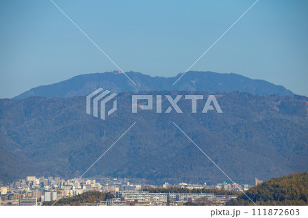 【京都風景】宇治平尾の公園から見た醍醐周辺の眺め 111872603