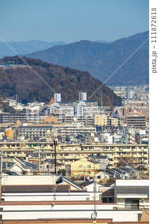 【京都風景】宇治平尾の公園から見た醍醐周辺の眺め 111872618