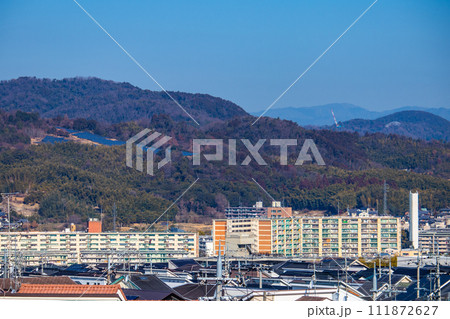 【京都風景】宇治平尾の公園から見た醍醐周辺の眺め 111872627
