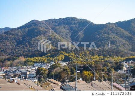 【京都風景】宇治平尾の公園から見た醍醐周辺の眺め 111872638