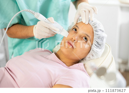 utilizing skin scrubber device 111873627