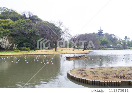 神奈川県横浜市中区本牧の三溪園の冬 神奈川県横浜市中区本牧の三溪園の冬 111873911