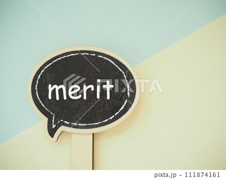 吹き出しにメリットmeritの文字 利点 コピースペース 吹き出しにメリットmeritの文字 利点 コピースペース 111874161