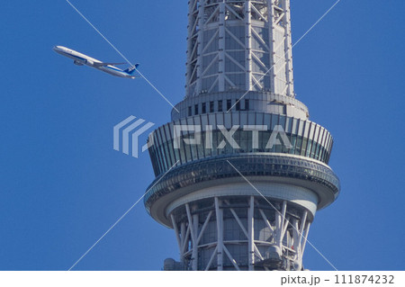 スカイツリー 天望回廊とANA機 スカイツリー 天望回廊とANA機 111874232