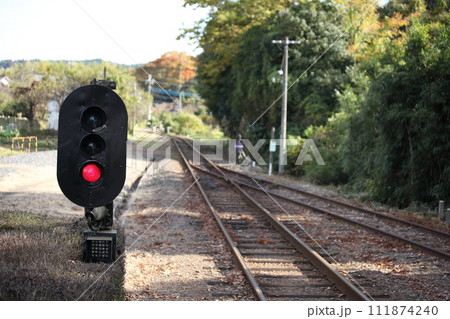 ローカル線・信号機と鉄路 111874240