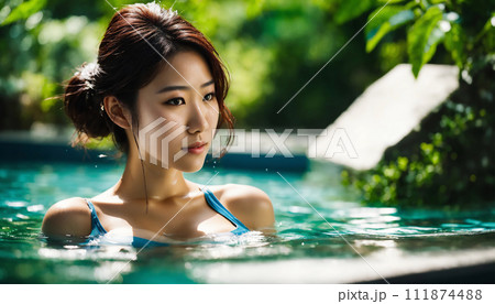 リゾートホテルのプールで遊ぶ若い女性　AI生成画像 111874488