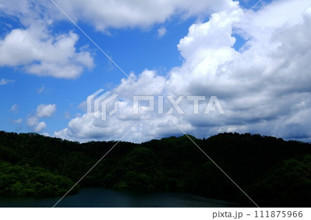 梅雨の合間の城山湖 【相模原市津久井 6月】 梅雨の合間の城山湖 【相模原市津久井 6月】 111875966