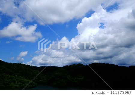 梅雨の合間の城山湖　【相模原市津久井　6月】 111875967
