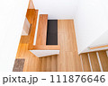 新築のスキップフロアと階段 111876646