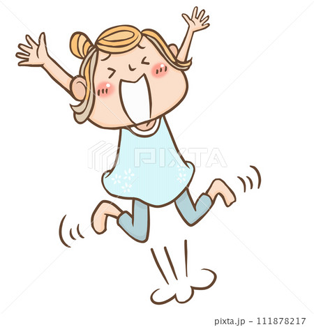 うれしくてジャンプする女の子 111878217