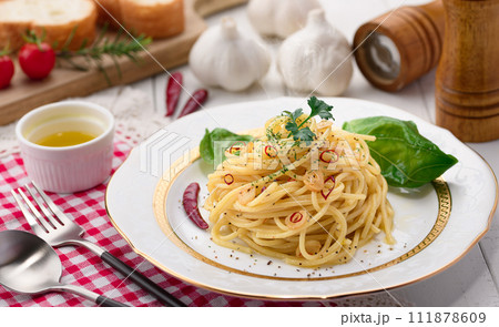 ペペロンチーノ スパゲティ 111878609