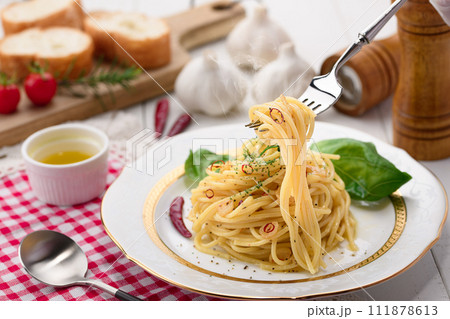 ペペロンチーノ スパゲティ 111878613