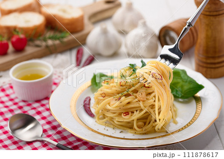 ペペロンチーノ スパゲティ ペペロンチーノ スパゲティ 111878617