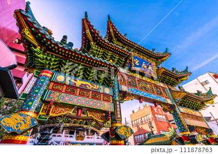 日本の横浜都市景観 2月。横浜中華街・横濱媽祖廟などを望む…希望の時代へ＝8日 111878763