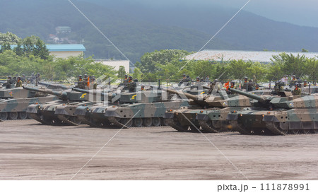 整列した戦車教導隊の多数の戦車 整列した戦車教導隊の多数の戦車 111878991